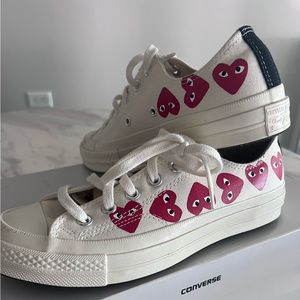 COMME DES GARÇONS PLAY
Off-White Converse Edition